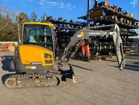 mini escavadeira 2022 Volvo ECR 40 D (2)