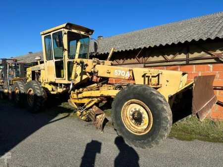 Gradere 1978 John Deere 570 A (2)