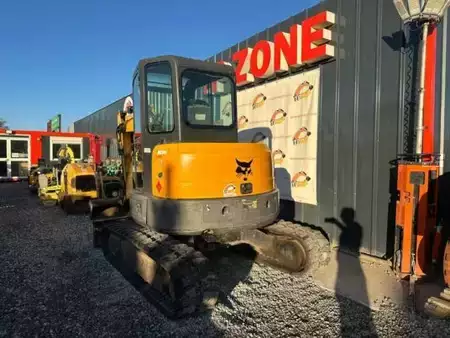 Mini pelle 2016 Bobcat E50 à 28 500 € HT (13)