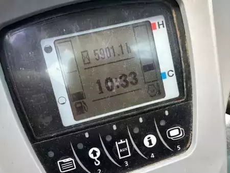 Mini kotrógép 2010 Kubota KX057-4 (9)