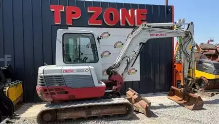 Minigraver 2018 Takeuchi TB250 (5)