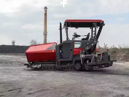 Crawler udlægger 2022 Volvo P7820D (1)