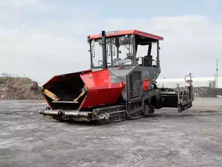 Crawler udlægger 2022 Volvo P7820D (2)