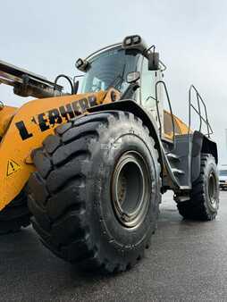 Chargeuse sur pneus 2015 Liebherr L 566 / BJ. 2015 / 11.000H/Klima/ZSA/WAAGE (10)