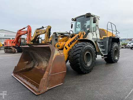 Chargeuse sur pneus 2015 Liebherr L 566 / BJ. 2015 / 11.000H/Klima/ZSA/WAAGE (2)