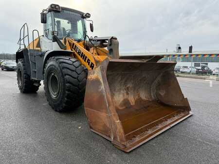 Chargeuse sur pneus 2015 Liebherr L 566 / BJ. 2015 / 11.000H/Klima/ZSA/WAAGE (7)