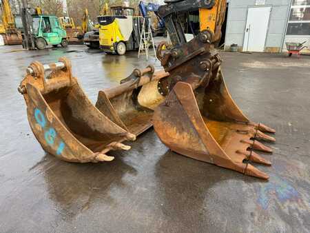 Koparki gąsienicowe 2016 Hyundai Robex 180 LC-9 A /BJ. 2016/11480H/SW/Klima/3Löffel (9)