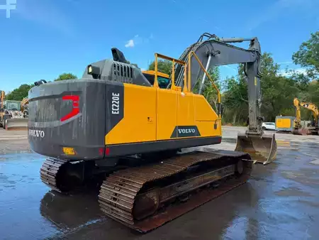Rupsgraafmachines 2015 Volvo EC 220 EL // BJ. 2015 / 14334H/ZSA/Klima/SW (4)