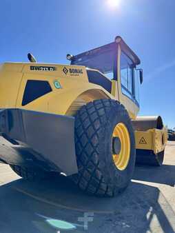 Rolos combinados 2019 BOMAG BW213 D-5 **BJ. 2019 * 489H - TOP ( like New ) (12)