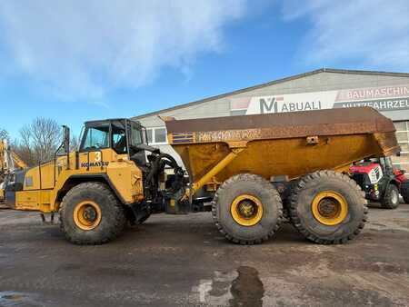 Knickgelenkte Muldenkipper/Dumper 2008 Komatsu HM 400-2 //BJ. 2008/13430/Klima/6X6/ (1)