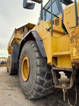 Knickgelenkte Muldenkipper/Dumper 2008 Komatsu HM 400-2 //BJ. 2008/13430/Klima/6X6/ (10)