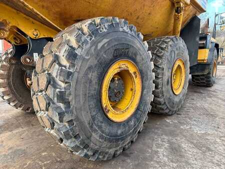 Knickgelenkte Muldenkipper/Dumper 2008 Komatsu HM 400-2 //BJ. 2008/13430/Klima/6X6/ (12)