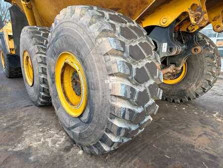 Knickgelenkte Muldenkipper/Dumper 2008 Komatsu HM 400-2 //BJ. 2008/13430/Klima/6X6/ (13)