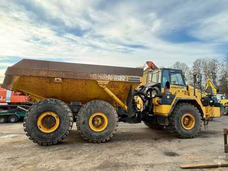 Knickgelenkte Muldenkipper/Dumper 2008 Komatsu HM 400-2 //BJ. 2008/13430/Klima/6X6/ (6)