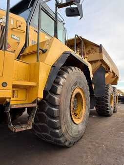 Knickgelenkte Muldenkipper/Dumper 2008 Komatsu HM 400-2 //BJ. 2008/13430/Klima/6X6/ (9)