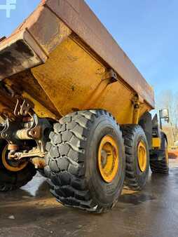 Knickgelenkte Muldenkipper/Dumper 2008 Komatsu HM 400-2 //BJ. 2008/15960H/Klima/6X6/ (11)