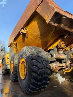 Knickgelenkte Muldenkipper/Dumper 2008 Komatsu HM 400-2 //BJ. 2008/15960H/Klima/6X6/ (12)