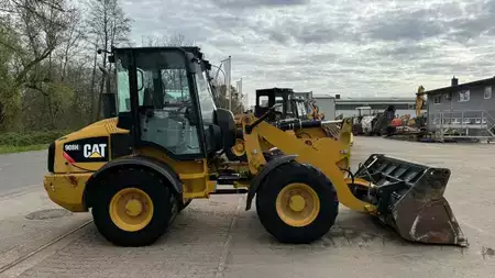 Hjullæsser 2013 Caterpillar 908 H // BJ. 2013 / 5819H/SW/Klappschaufel (6)