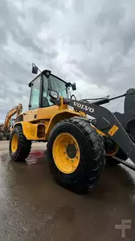 Kolové nakladače 2017 Volvo L 30 G //BJ. 2017 / 5858H/SW/Gabel/Klappschaufel (15)