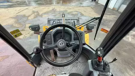 Kolové nakladače 2017 Volvo L 30 G //BJ. 2017 / 5858H/SW/Gabel/Klappschaufel (20)