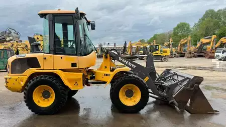 Kolové nakladače 2017 Volvo L 30 G //BJ. 2017 / 5858H/SW/Gabel/Klappschaufel (6)