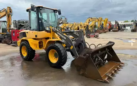 Kolové nakladače 2017 Volvo L 30 G //BJ. 2017 / 5858H/SW/Gabel/Klappschaufel (7)