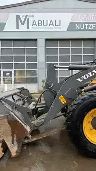 Kolové nakladače 2017 Volvo L 30 G //BJ. 2017 / 5858H/SW/Gabel/Klappschaufel (9)