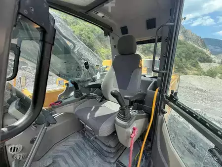 Kedjegraver 2016 Volvo EC 380 D L //BJ. 2016 / 8700H/SW/ZSA/TOP (13)