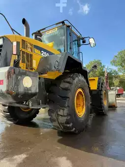 Chargeuse sur pneus 2010 Komatsu WA 250 PZ-6 //BJ. 2010 /3900H/ZSA/SW/GABEL (12)