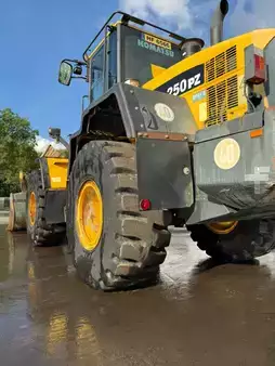 Chargeuse sur pneus 2010 Komatsu WA 250 PZ-6 //BJ. 2010 /3900H/ZSA/SW/GABEL (13)