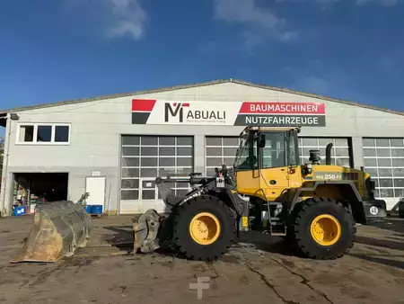 Radlader 2015 Komatsu WA250 PZ-6 //BJ. 2015 /6700H/SW/Gabel/ZSA (1)