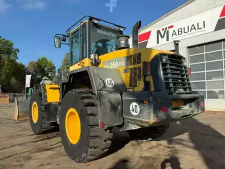 Radlader 2015 Komatsu WA250 PZ-6 //BJ. 2015 /6700H/SW/Gabel/ZSA (3)