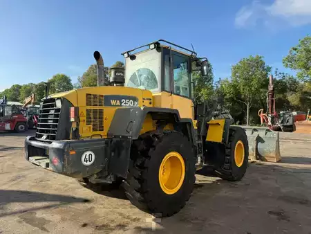 Radlader 2015 Komatsu WA250 PZ-6 //BJ. 2015 /6700H/SW/Gabel/ZSA (5)