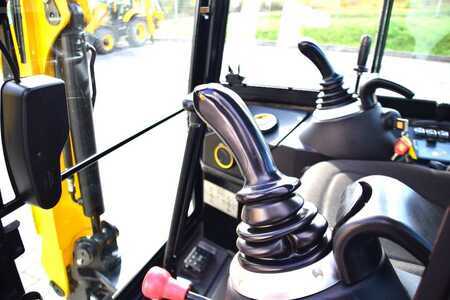 Mini pelle 2022 JCB 16 C-1 JCB 19C-1 CAT 301.7 Takeuchi TB219 (16)