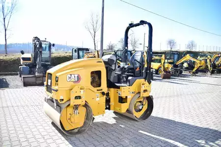 Tandemové válce 2024 Caterpillar CB 2.7 GC roller Bomag BW120 JCB VMT260   EX DEMO (1)