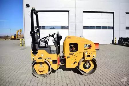 Tandemové válce 2024 Caterpillar CB 2.7 GC roller Bomag BW120 JCB VMT260   EX DEMO (11)