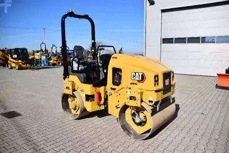 Tandemové válce 2024 Caterpillar CB 2.7 GC roller Bomag BW120 JCB VMT260   EX DEMO (12)
