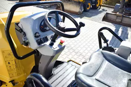 Tandemové válce 2024 Caterpillar CB 2.7 GC roller Bomag BW120 JCB VMT260   EX DEMO (15)