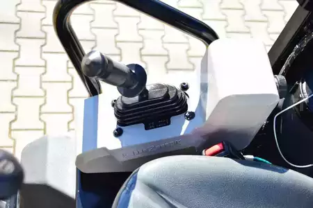 Tandemové válce 2024 Caterpillar CB 2.7 GC roller Bomag BW120 JCB VMT260   EX DEMO (16)