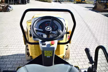 Tandemové válce 2024 Caterpillar CB 2.7 GC roller Bomag BW120 JCB VMT260   EX DEMO (17)