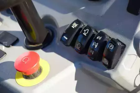 Tandemové válce 2024 Caterpillar CB 2.7 GC roller Bomag BW120 JCB VMT260   EX DEMO (19)