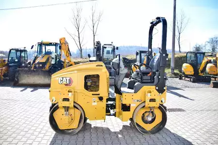 Tandemové válce 2024 Caterpillar CB 2.7 GC roller Bomag BW120 JCB VMT260   EX DEMO (2)