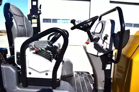 Tandemové válce 2024 Caterpillar CB 2.7 GC roller Bomag BW120 JCB VMT260   EX DEMO (20)