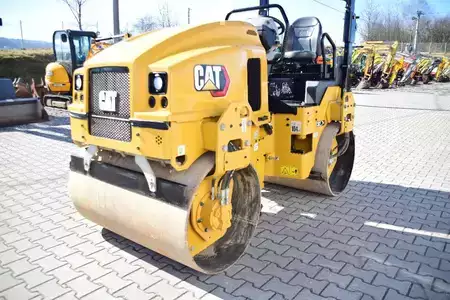 Tandemové válce 2024 Caterpillar CB 2.7 GC roller Bomag BW120 JCB VMT260   EX DEMO (3)
