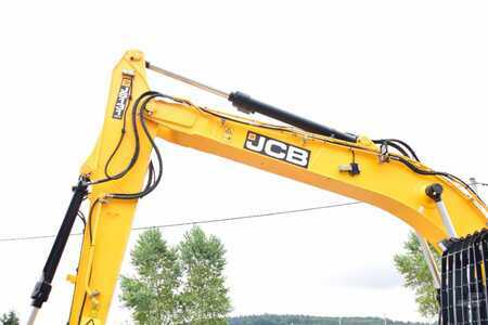 JCB JS131LC PLUS