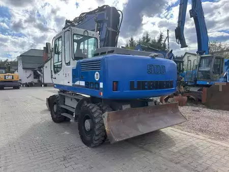 Mobilní bagry 2010 Liebherr A 900 C (2)