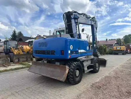Mobilní bagry 2010 Liebherr A 900 C (4)