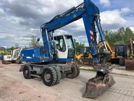 Mobilní bagry 2010 Liebherr A 900 C (6)