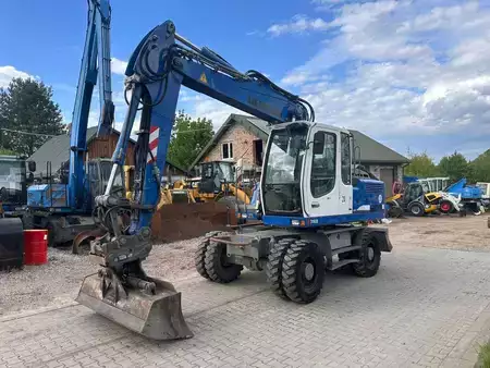 Mobilní bagry 2010 Liebherr A 900 C (7)