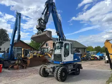 Mobilní bagry 2010 Liebherr A 900 C (8)